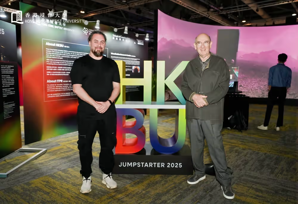 أليخاندرو رودريغيز والبروفيسور جيفري شو في HKBU Jumpstarter 2025