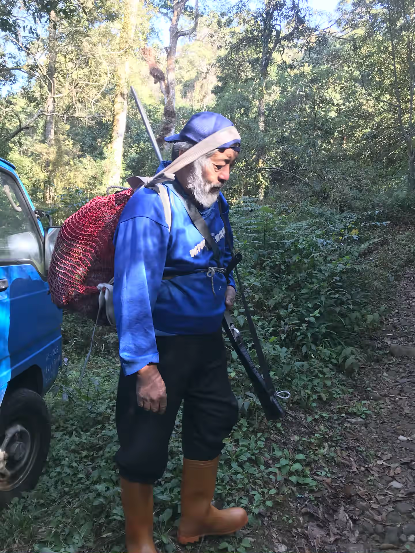 Mo’o Piconu on the forest road