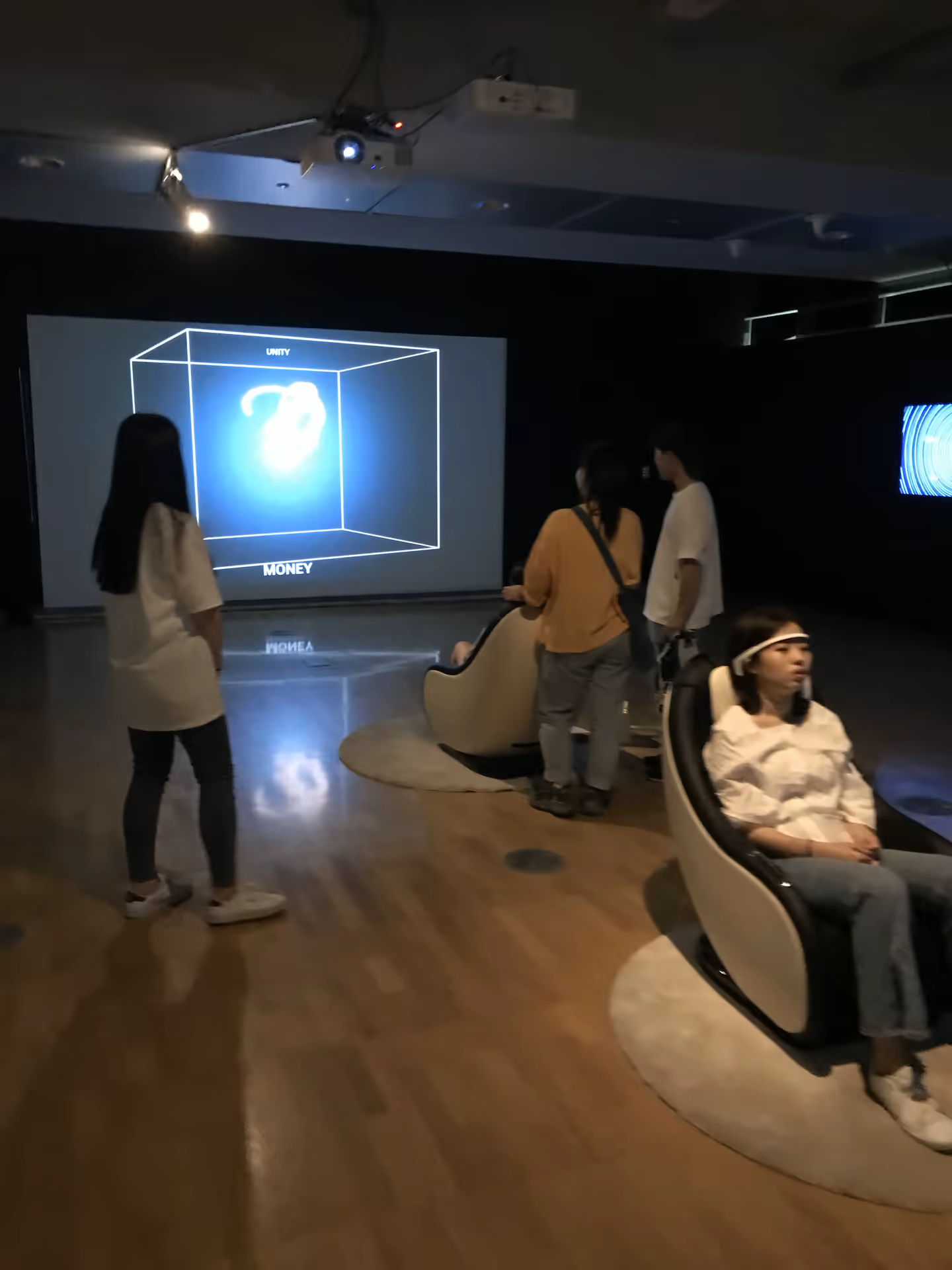 منظر المعرض بنموذج المال
